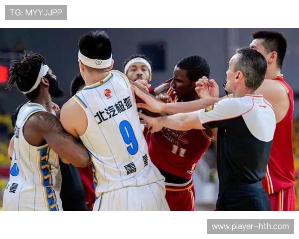 陈盈骏掀翻迪亚洛吃违体，奈特挑衅推搡引爆双方情绪